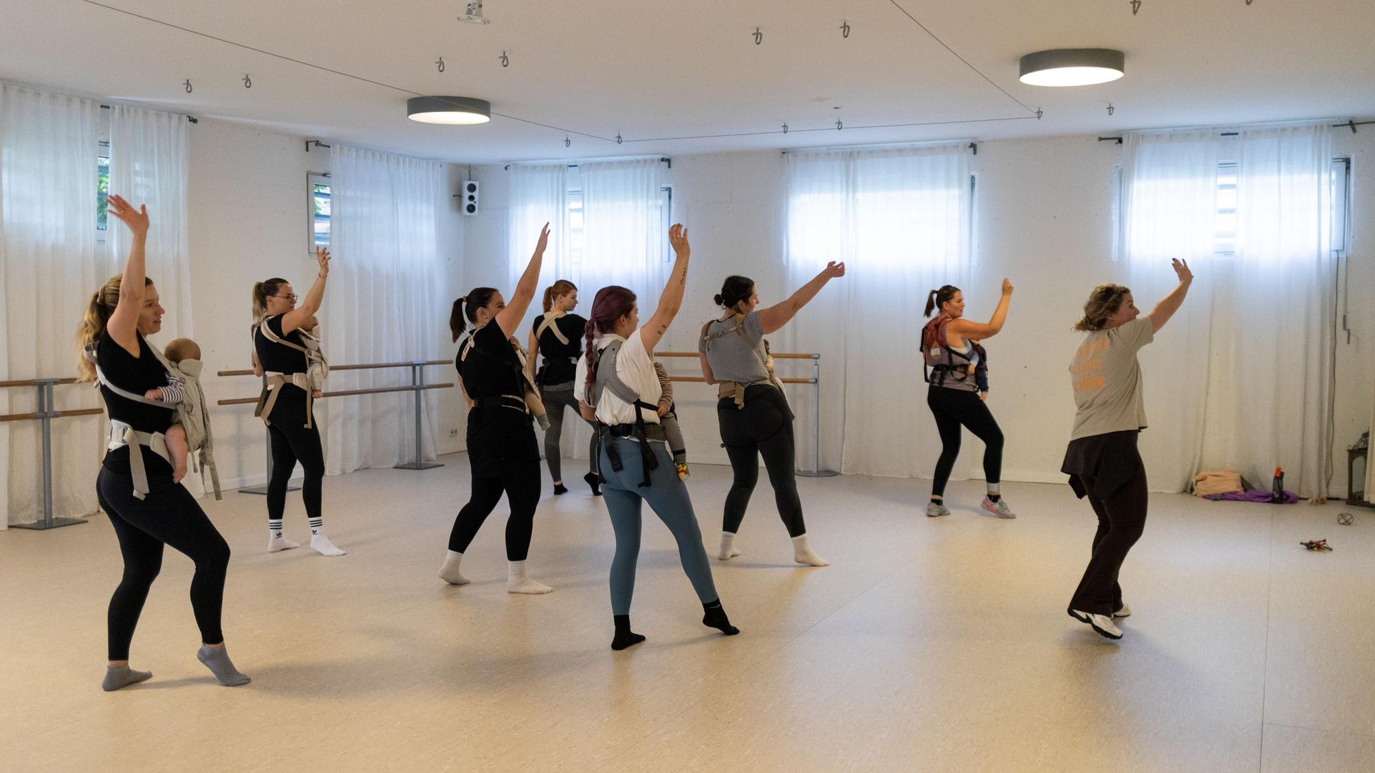Bei Groovy Baby läuft Popmusik. Die Mamas stehen bei der Musikauswahl im Vordergrund.