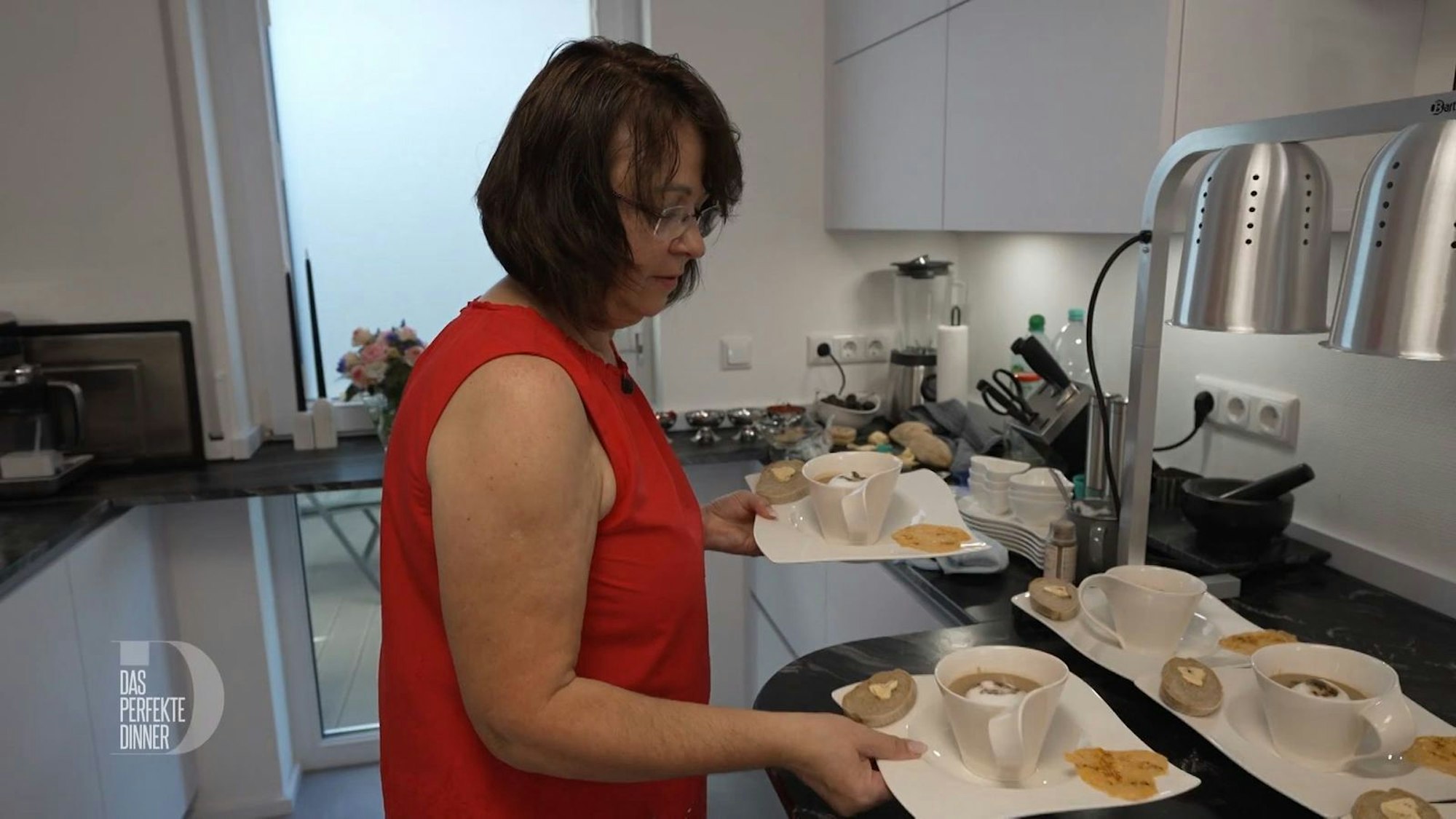 Die Pilzsuppe wird heute als Cappuccino serviert.
(Bild: RTL)