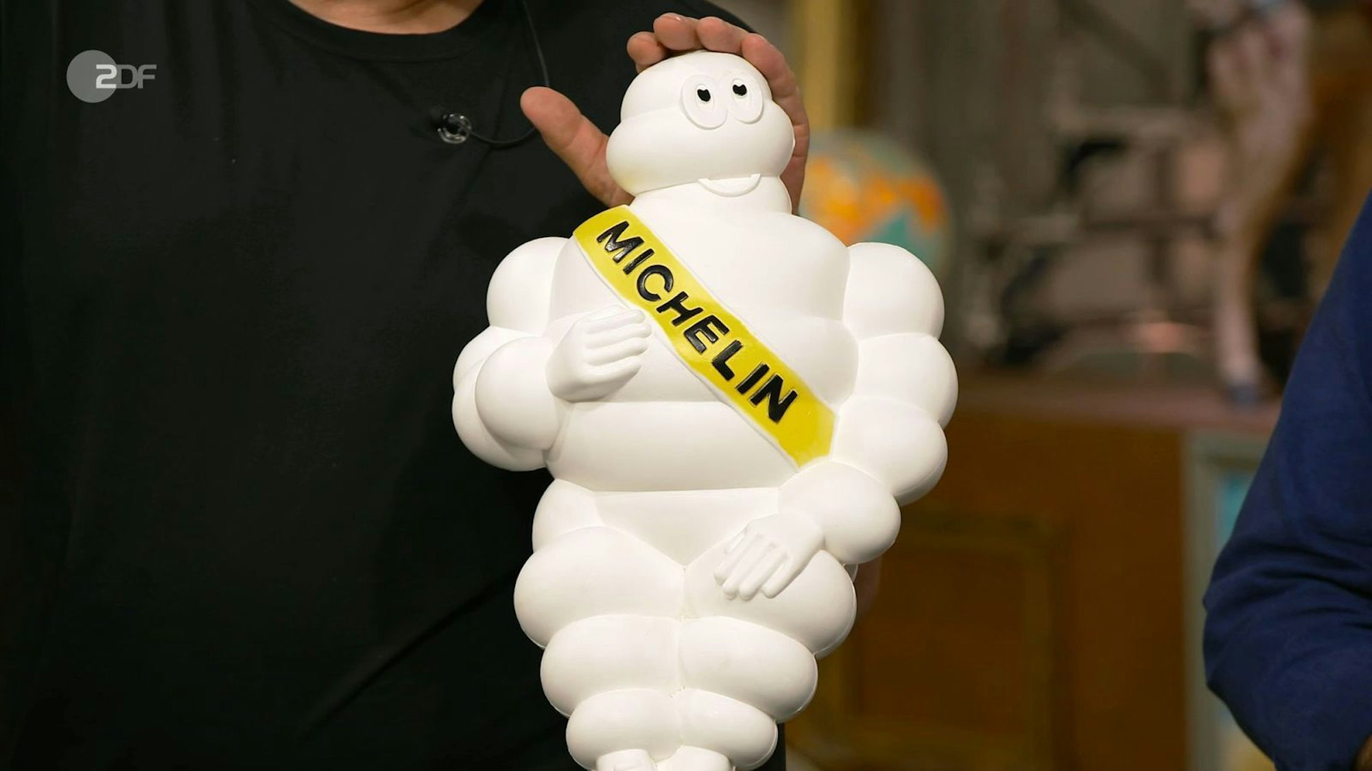 Das Michelin-Männchen „Bibendum“ aus dem Jahr 1966 hatte einen Wert von 100 bis 150 Euro. Für 180 Euro ging die Werbefigur in den Besitz von David Suppes über.
(Bild: ZDF)