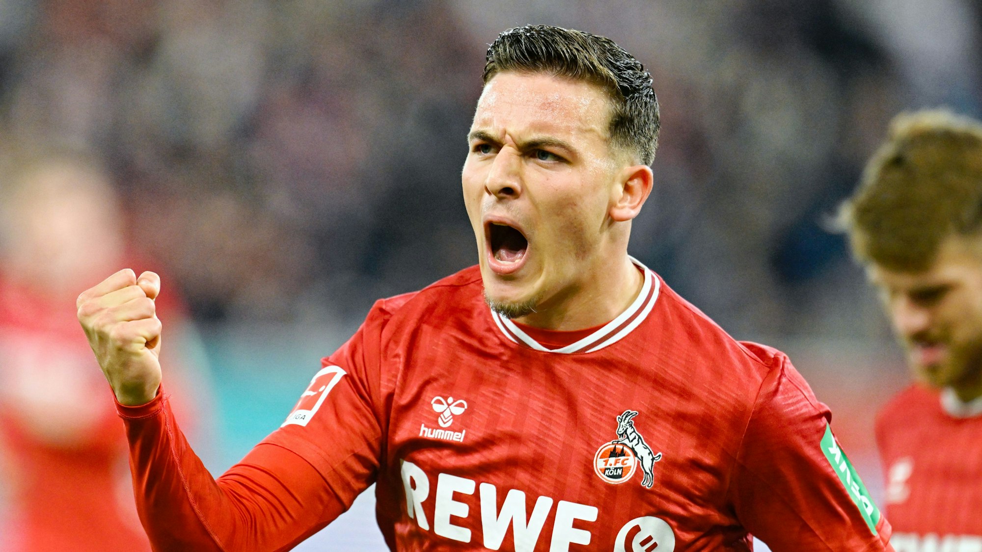 ARCHIV - 03.10.2025, Baden-Württemberg, Sinsheim: Fußball: Bundesliga, TSG 1899 Hoffenheim - 1. FC Köln, 6. Spieltag, PreZero Arena. Torschütze Said El Mala (l, 1. FC Köln) jubelt über das Tor zum 0:1. Offen, ob er gegen den FC Augsburg in der Startelf des 1. FC Köln steht: Saïd El Mala. (zu dpa: «Kwasniok bremst Erwartungen an Youngster El Mala») Foto: Uwe Anspach/dpa - WICHTIGER HINWEIS: Gemäß den Vorgaben der DFL Deutsche Fußball Liga bzw. des DFB Deutscher Fußball-Bund ist es untersagt, in dem Stadion und/oder vom Spiel angefertigte Fotoaufnahmen in Form von Sequenzbildern und/oder videoähnlichen Fotostrecken zu verwerten bzw. verwerten zu lassen. +++ dpa-Bildfunk +++