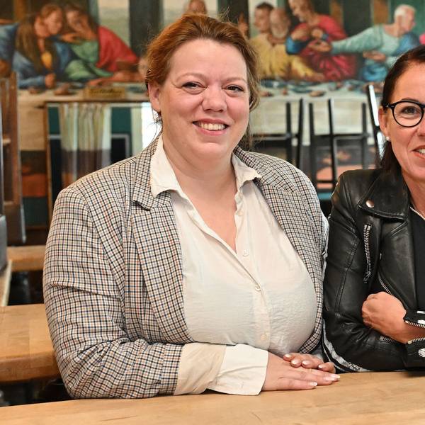 Kerstin Wald mit ihrer Tochter Laura Wald, die gemeinsam in der Gaststätte gearbeitet haben.