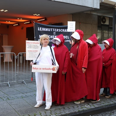 21.10.2023
Köln:
Protestaktion gegen Kinderwunschmesse, die in den Satorysälen statt findet.
Foto: Martina Goyert