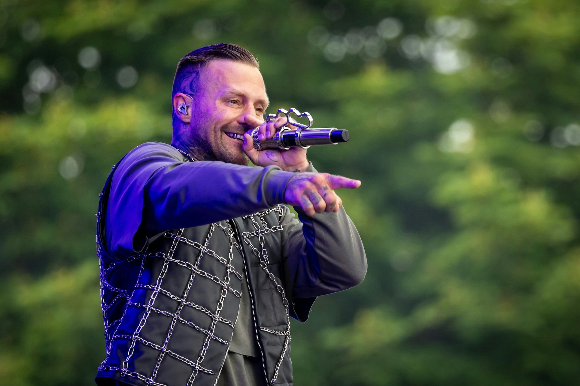 Der deutsche Rapper Kontra K (Maximilian Diehn) hat Taylor Swift von Platz eins in den Album-Charts vertreiben können. (Archivbild)