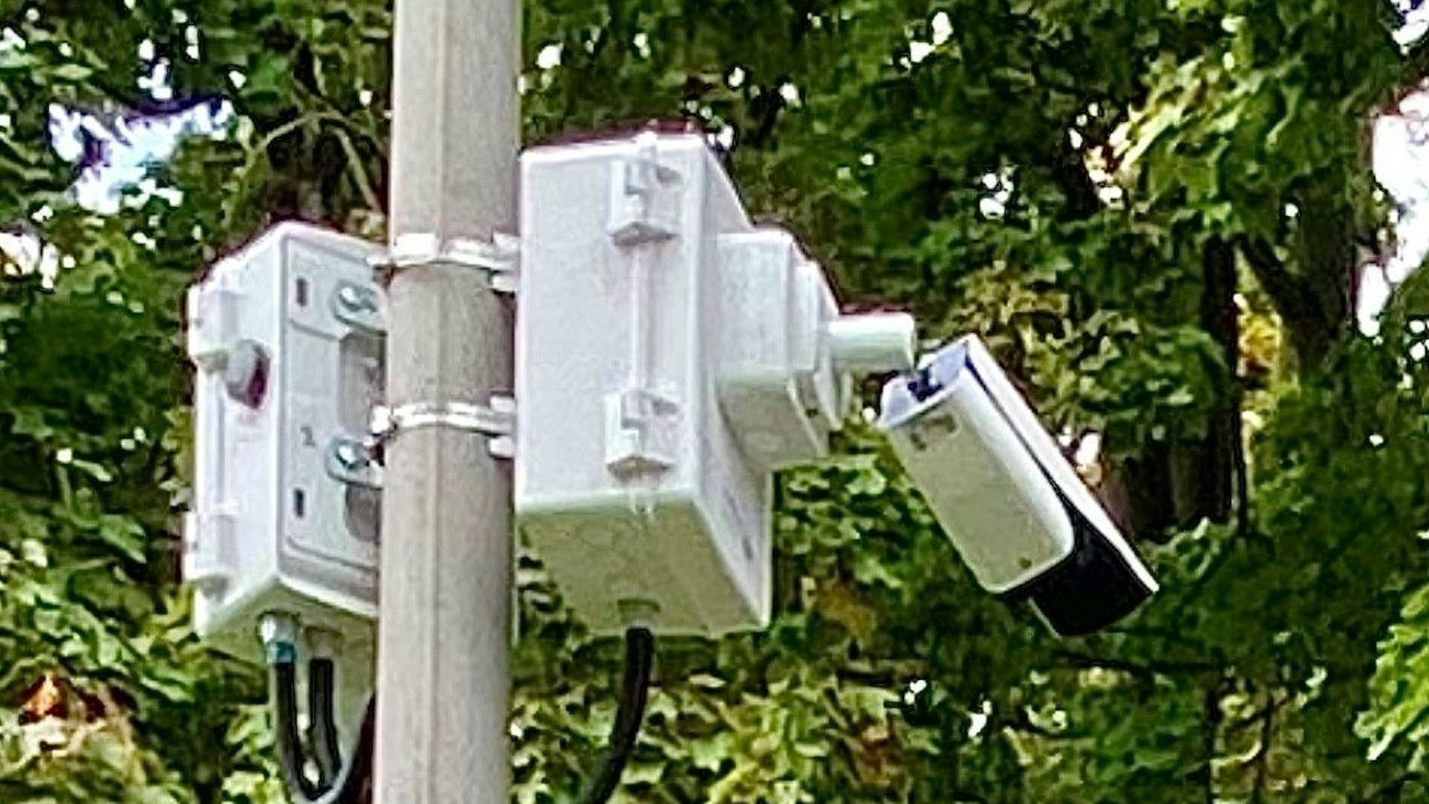 Kameras überwachen den Parkraum am Haus am See.