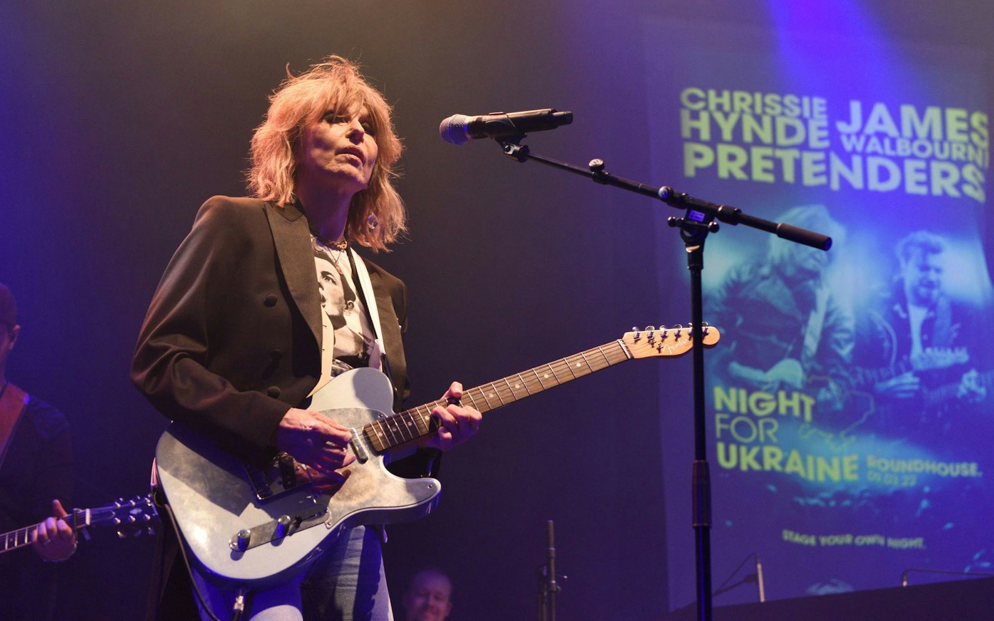 Chrissie Hynde ist mal wieder ohne die Pretenders unterwegs, aber trotzdem nicht alleine: Auf ihrem Album „Duets Special“ singt sie unter anderem mit Debbie Harry, Lucinda Williams und Dave Gahan. (Bild: Getty Images/Nicky J Sims)