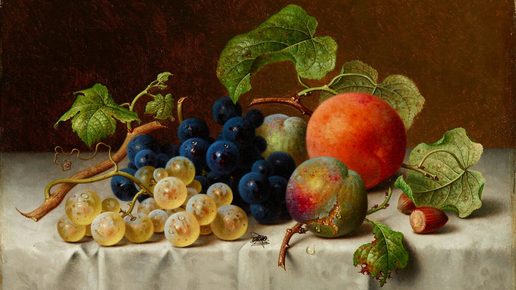 Obst liegt auf einem Tisch.