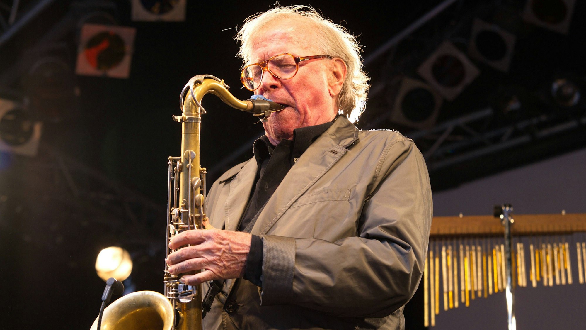 Klaus Doldinger auf der Bühne.