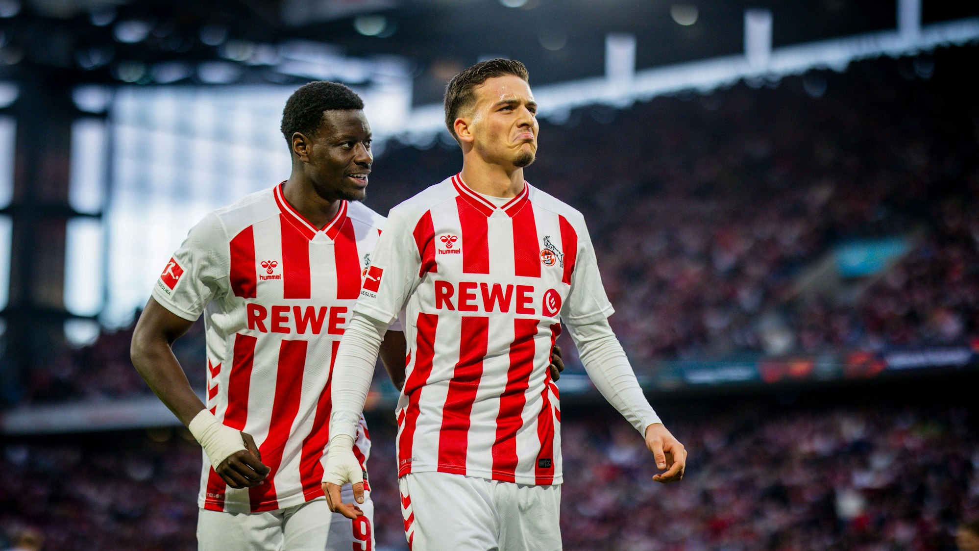 Said El Mala hat getroffen, Ragnar Ache ist der erste Gratulant.