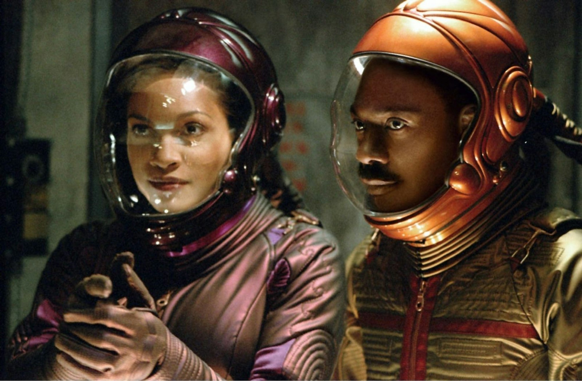 Kein Glück hatte Eddie Murphy auch mit „Pluto Nash“: Die Sci-Fi-Komödie geriet zu einer Weltraum-Posse. (Bild: RTL II)