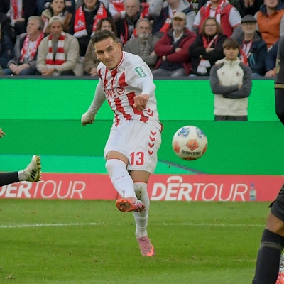 Said El Mala trifft mit rechts zum 1:1-Ausgleich, dem Teenager gelang im zweiten Spiel nacheinander ein Tor.