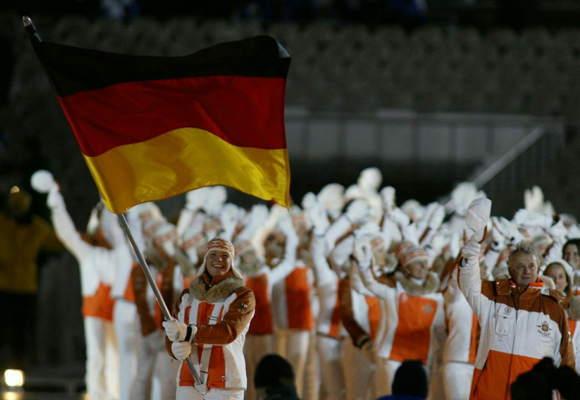 Bei der Eröffnungsfeier der olympischen Spiele 2002 ist Hilde Gerg Fahnenträgerin. (Bild: Getty Images / Clive Mason)
