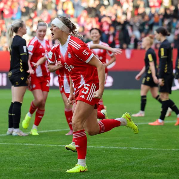 Jubel zum Tor zum 2:1 durch Magdalena Eriksson FC Bayern Muenchen, 05, GER, FC Bayern Muenchen vs. 1. FC Koeln, Fussball, Google Pixel Frauen-Bundesliga, 7. Spieltag, Saison 2025/2026, 19.10.2025, DFL DFB REGULATIONS PROHIBIT ANY USE OF PHOTOGRAPHS as IMAGE SEQUENCES and or QUASI-VIDEO, GER, FC Bayern Muenchen vs. 1. FC Koeln, Fussball, Google Pixel Frauen-Bundesliga, 7. Spieltag, Saison 2025/2026, 19.10.2025 Muenchen *** Celebration for the goal to 2 1 by Magdalena Eriksson FC Bayern Muenchen, 05 , GER, FC Bayern Muenchen vs 1 FC Koeln, Fußball, Google Pixel Frauen Bundesliga, 7 Spieltag, Saison 2025 2026, 19 10 2025, DFL DFB REGULATIONS PROHIBIT ANY USE OF PHOTOGRAPHS as IMAGE SEQUENCES and or QUASI VIDEO, GER, FC Bayern Muenchen vs 1 FC Koeln, Football, Google Pixel Frauen Bundesliga, 7 Spieltag, Saison 2025 2026, 19 10 2025 Muenchen Copyright: xEibner-Pressefoto/JennixMaulx EP_JML