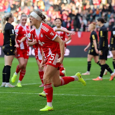Jubel zum Tor zum 2:1 durch Magdalena Eriksson FC Bayern Muenchen, 05, GER, FC Bayern Muenchen vs. 1. FC Koeln, Fussball, Google Pixel Frauen-Bundesliga, 7. Spieltag, Saison 2025/2026, 19.10.2025, DFL DFB REGULATIONS PROHIBIT ANY USE OF PHOTOGRAPHS as IMAGE SEQUENCES and or QUASI-VIDEO, GER, FC Bayern Muenchen vs. 1. FC Koeln, Fussball, Google Pixel Frauen-Bundesliga, 7. Spieltag, Saison 2025/2026, 19.10.2025 Muenchen *** Celebration for the goal to 2 1 by Magdalena Eriksson FC Bayern Muenchen, 05 , GER, FC Bayern Muenchen vs 1 FC Koeln, Fußball, Google Pixel Frauen Bundesliga, 7 Spieltag, Saison 2025 2026, 19 10 2025, DFL DFB REGULATIONS PROHIBIT ANY USE OF PHOTOGRAPHS as IMAGE SEQUENCES and or QUASI VIDEO, GER, FC Bayern Muenchen vs 1 FC Koeln, Football, Google Pixel Frauen Bundesliga, 7 Spieltag, Saison 2025 2026, 19 10 2025 Muenchen Copyright: xEibner-Pressefoto/JennixMaulx EP_JML