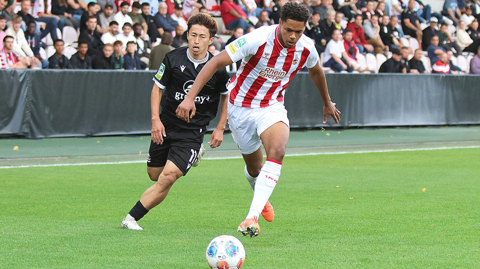 Regionalliga West: 1.FC Koeln U21 - Wuppertaler SV ** NUR FÜR REDAKTIONELLE ZWECKE ** EDITORIAL USE ONLY **Fussball Regionalliga West 6.Spieltag Montag 01.09.2025 Ort: Franz Kremer Stadion Koeln 1.FC Koeln U21 - Wuppertaler SV Im Bild von links Daiki Kamo (WSV) und Yannick Mausehund (Koeln U21) Deutschland Köln Copyright: StefanxRittershaus *** Regionalliga West 1 FC Koeln U21 Wuppertaler SV FOR EDITORIAL PURPOSES ONLY p Soccer Regionalliga West 6 Matchday Monday 01 09 2025 Location Franz Kremer Stadion Koeln 1 FC Koeln U21 Wuppertaler SV Pictured from left Daiki Kamo WSV and Yannick Mausehund Koeln U21 Germany Cologne Copyright StefanxRittershaus Copyright: StefanxRittershaus doc827idvm11ms18wcntmcj ,EDITORIAL USE ONLY