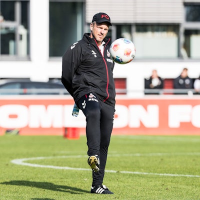 Lukas Kwasniok im Training des 1. FC Köln.