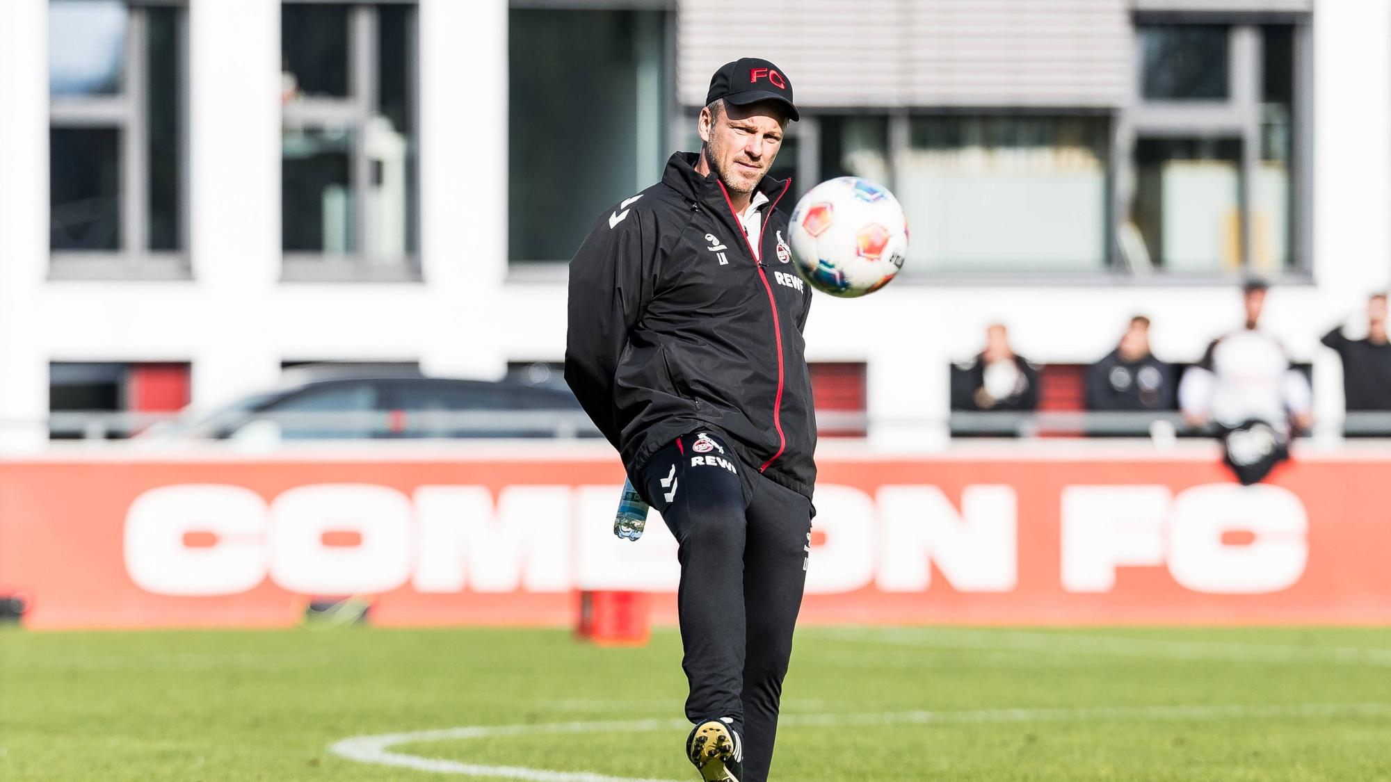 Lukas Kwasniok im Training des 1. FC Köln.