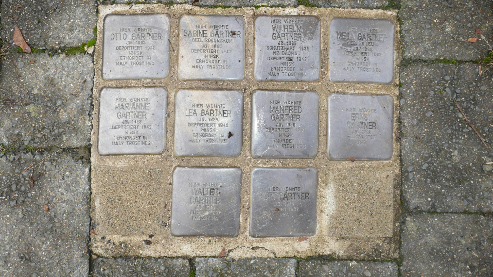 Stolpersteine erinnern in Ruppichteroth an die Familie Gärtner, die von den Nazis vertrieben und ermordet worden war.