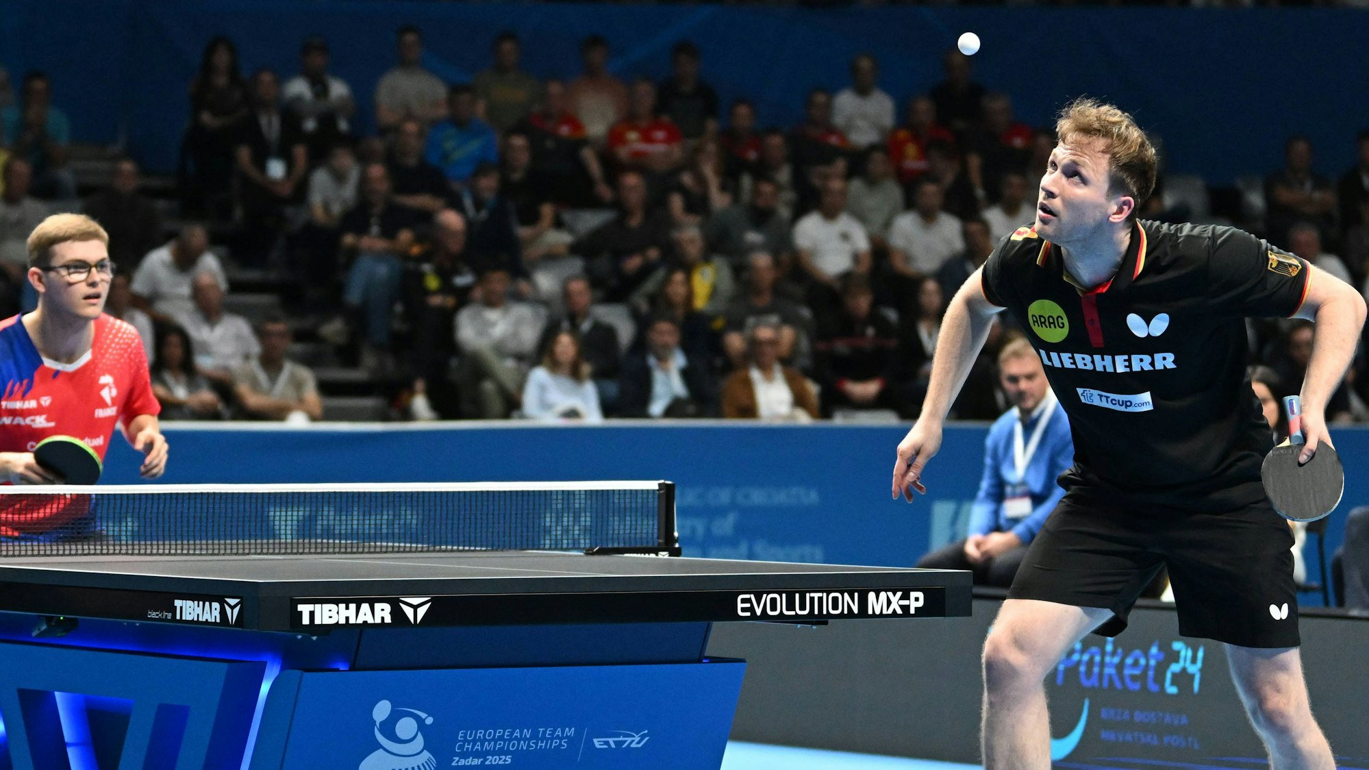 Spielszene an der Platte zwischen Benedikt Duda und Alexis Lebrun.