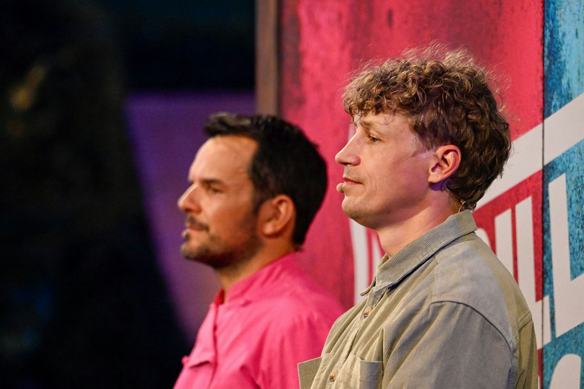 „Zwei großartige Teller“, lobt Christian Rach die Vorspeisen. Aber Hensslers Teller ist ein bisschen großartiger: 26:25. (Bild: RTL/Markus Hertrich)