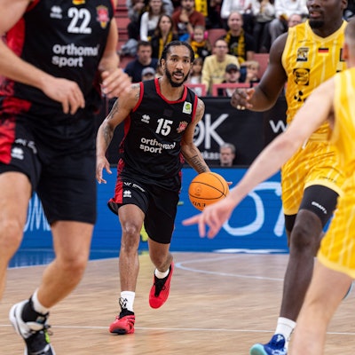 Tigers Tuebingen - Bayer Giants Leverkusen, Herren, 2. Bundesliga, Barmer 2. Basketball Bundesliga, pro A, 3. Spieltag, Spielzeit 2025/2026, 12.10.2025 Donte Nicholas Bayer Giants Leverkusen, 15 mit dem Ball beim Angriff *** Tigers Tuebingen Bayer Giants Leverkusen, Men, 2 Bundesliga, Barmer 2 Basketball Bundesliga, pro A, 3 Spieltag, Spielzeit 2025 2026, 12 10 2025 Donte Nicholas Bayer Giants Leverkusen, 15 with the ball on offense