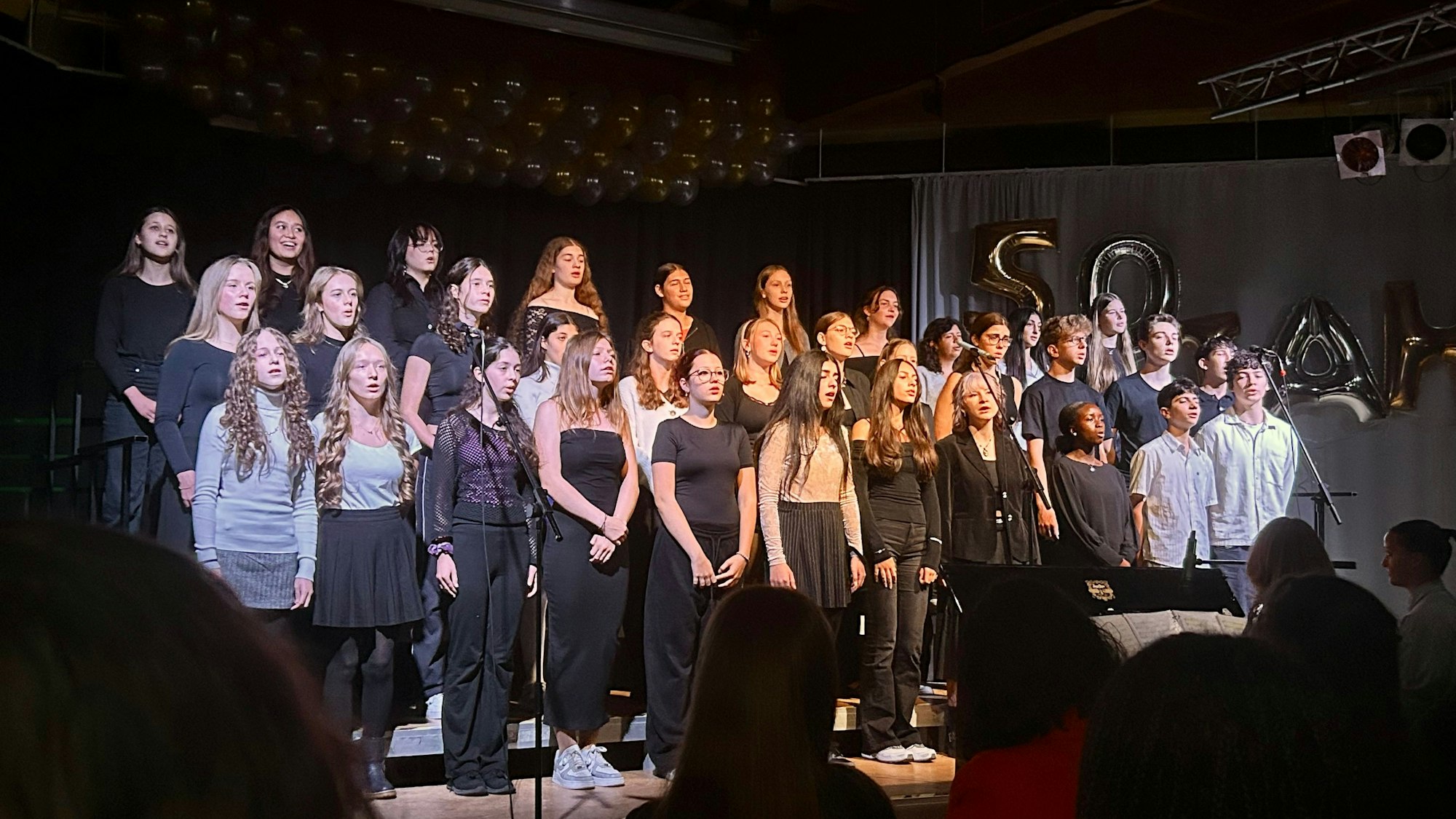 Höhepunkt des Jubiläumsjahres war der offizielle Festakt, bei dem auch der Schulchor auftrat