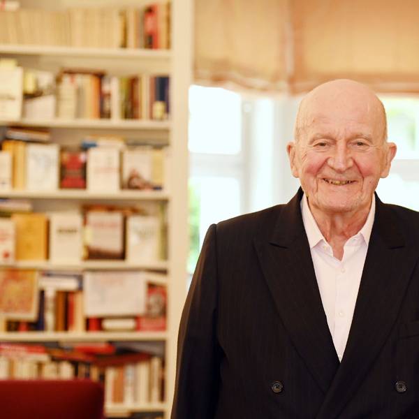 Peter Jungen steht
