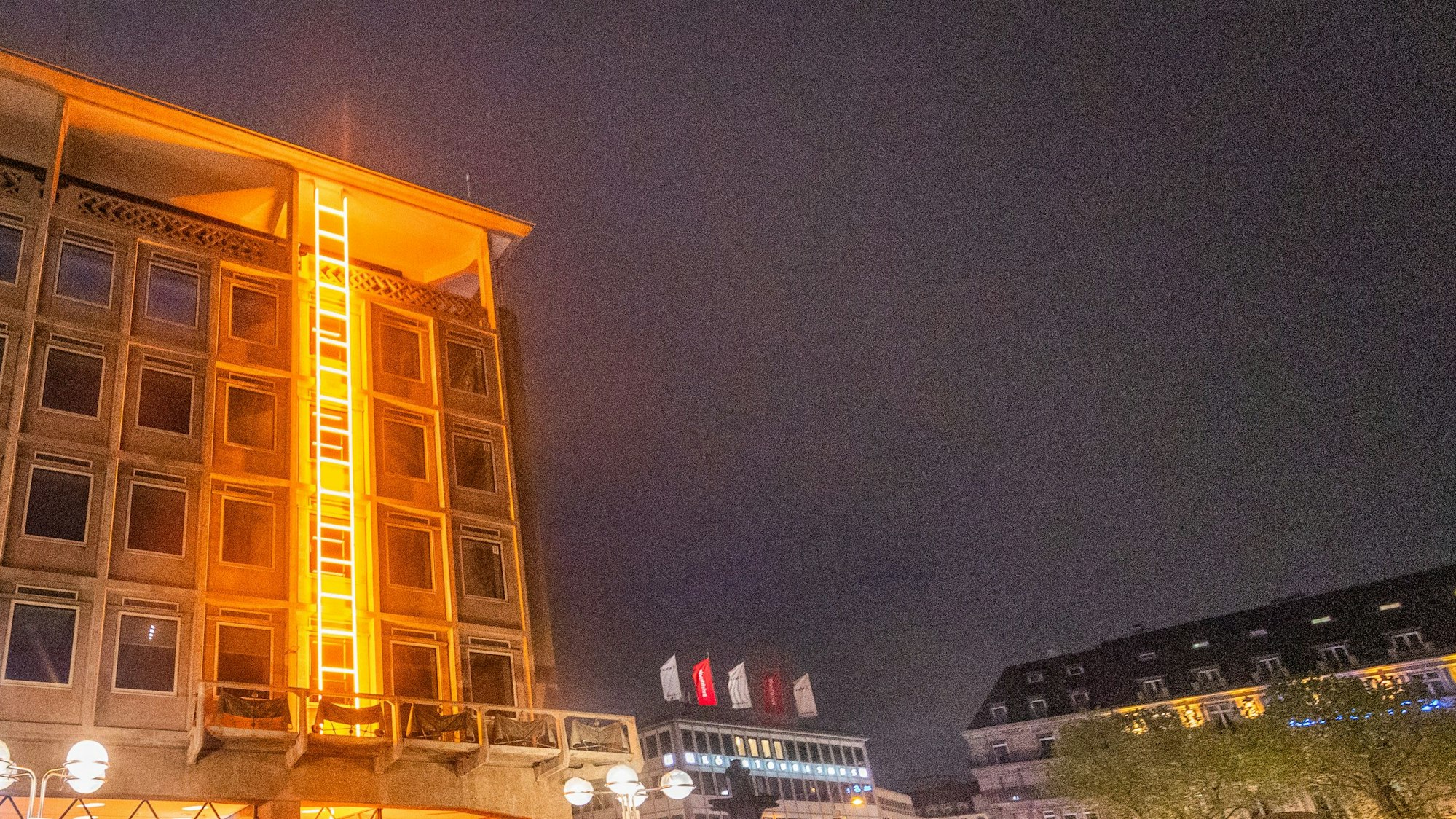 Die Himmelsleiter vor dem Domforum