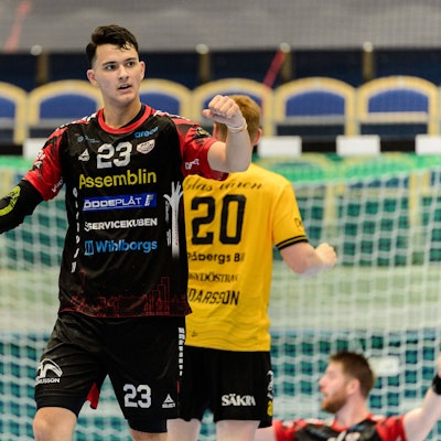 Nikola Roganovic reckt die Faust nach einer gelungenen Aktion.