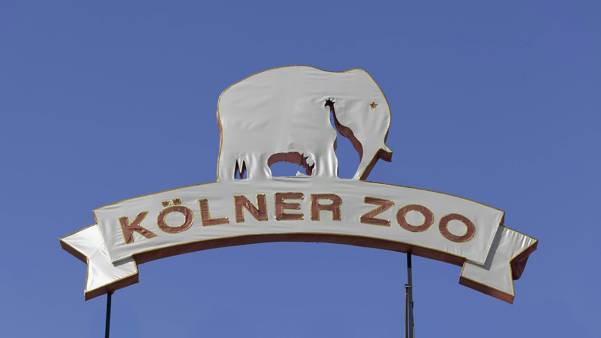 Schild des Kölner Zoos mit einem Elefanten als Logo