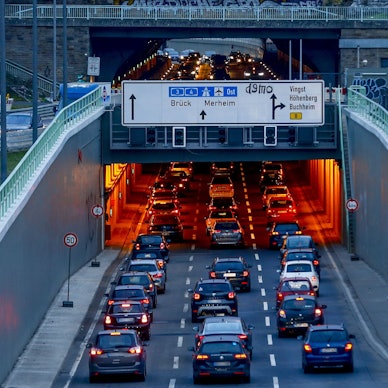 Blick stadtauswärts auf den Autobahntunnel der B55a in Kalk