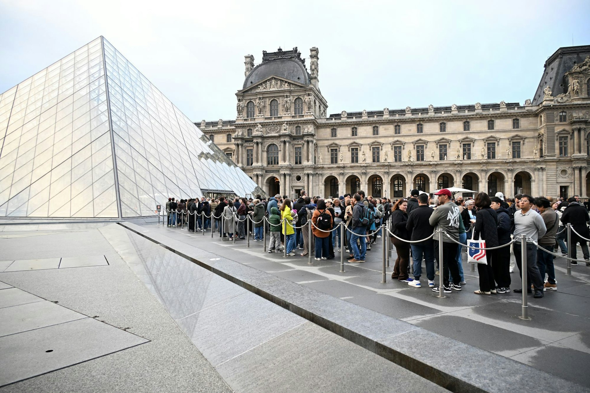 Der Louvre blieb für Besucher weiter geschlossen.