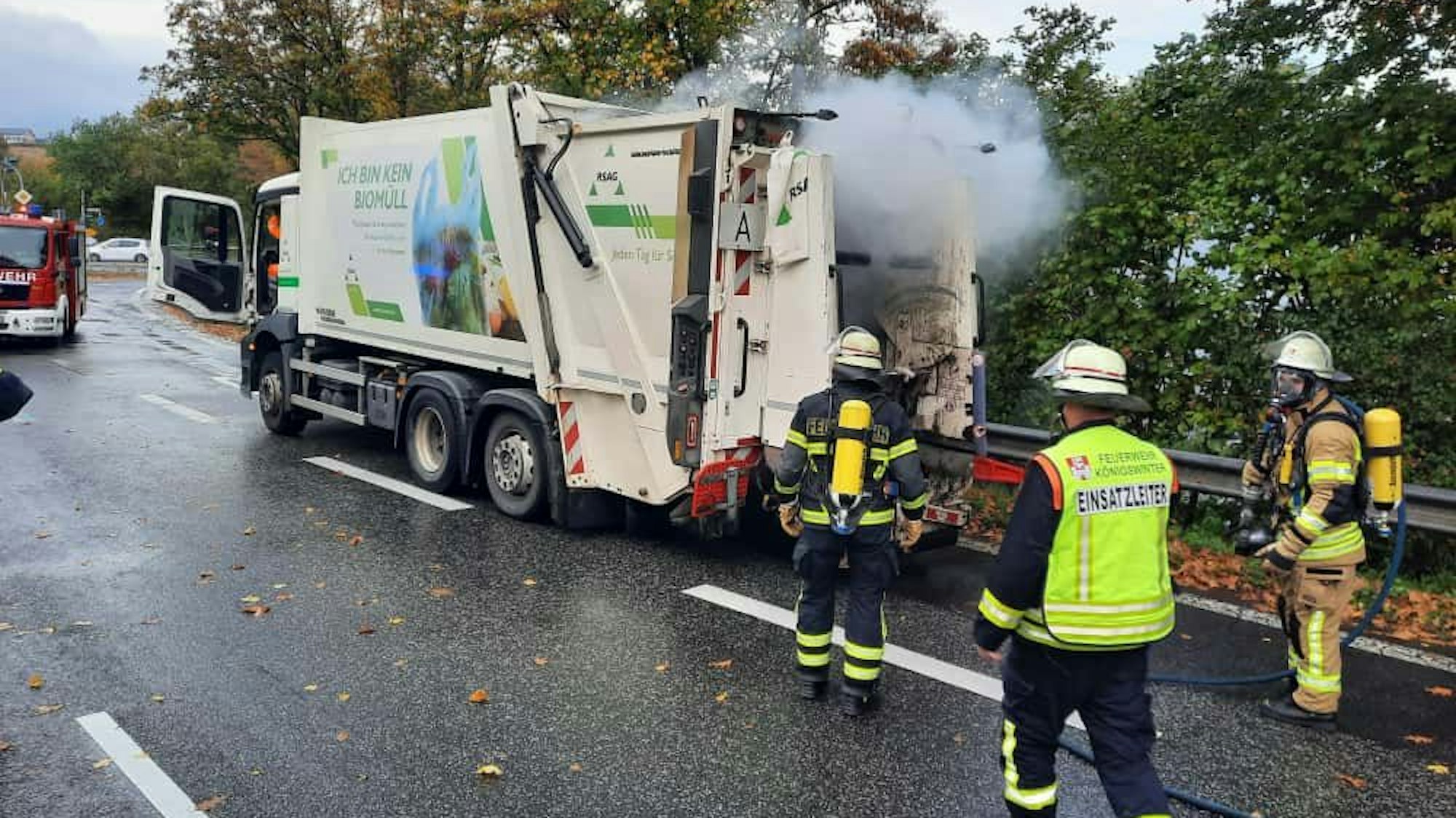 Brand in einem Müllauto der RSAG in Königswinter-Oberpleis