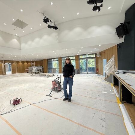 Blick in den großen Saal des neuen Kulturforums Burscheid