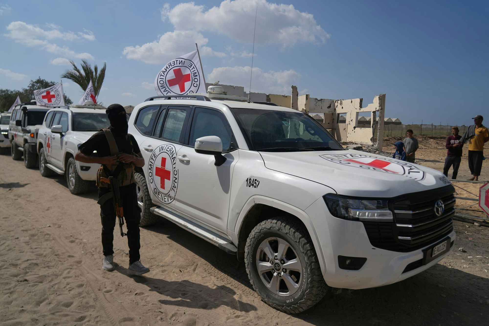 Die Hamas hat eine weitere Leiche an das Rote Kreuz übergeben, bei der es sich mutmaßlich um eine getötete Geisel handelt. (Archivbild)