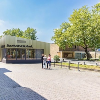 Auf einer Visualisierung wird die neue Bibliothek in Neubrück gezeigt.