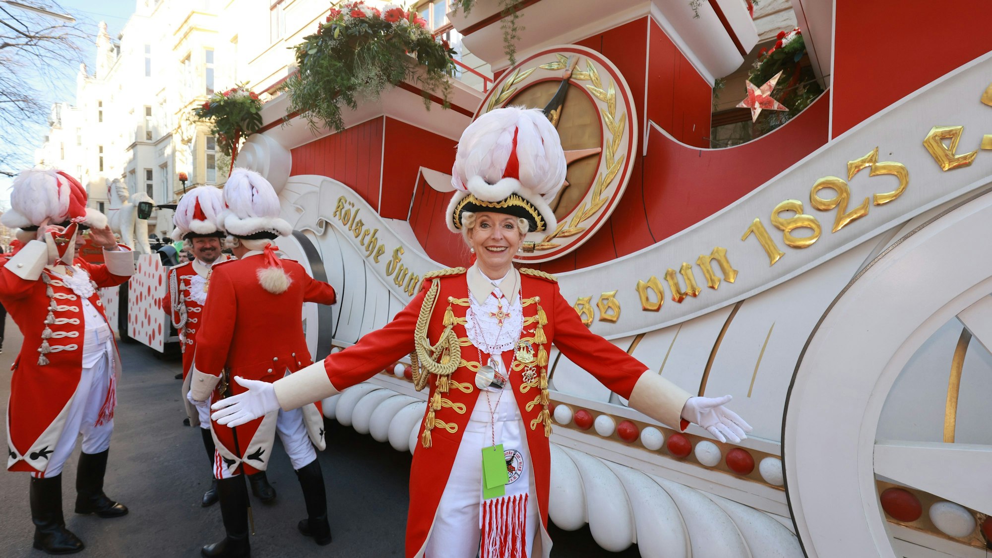Rosenmontagszug, Oberbürgermeisterin Henriette Reker bei den Roten Funken, 03.03.2025, Bild: Herbert Bucco