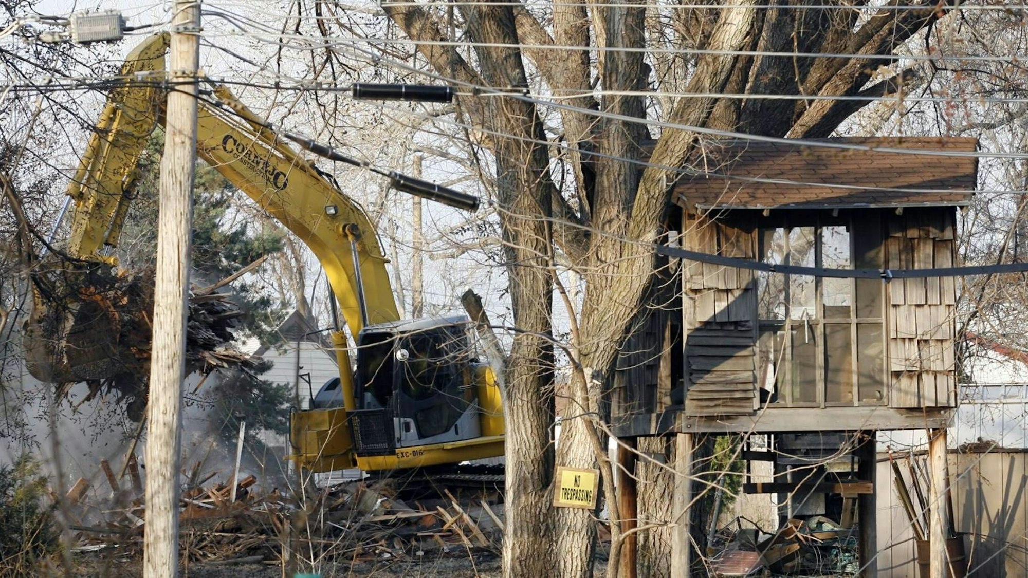 Das Haus, das einst Dennis Rader, dem BTK-Killer, gehörte, wird im März 2007 abgerissen.