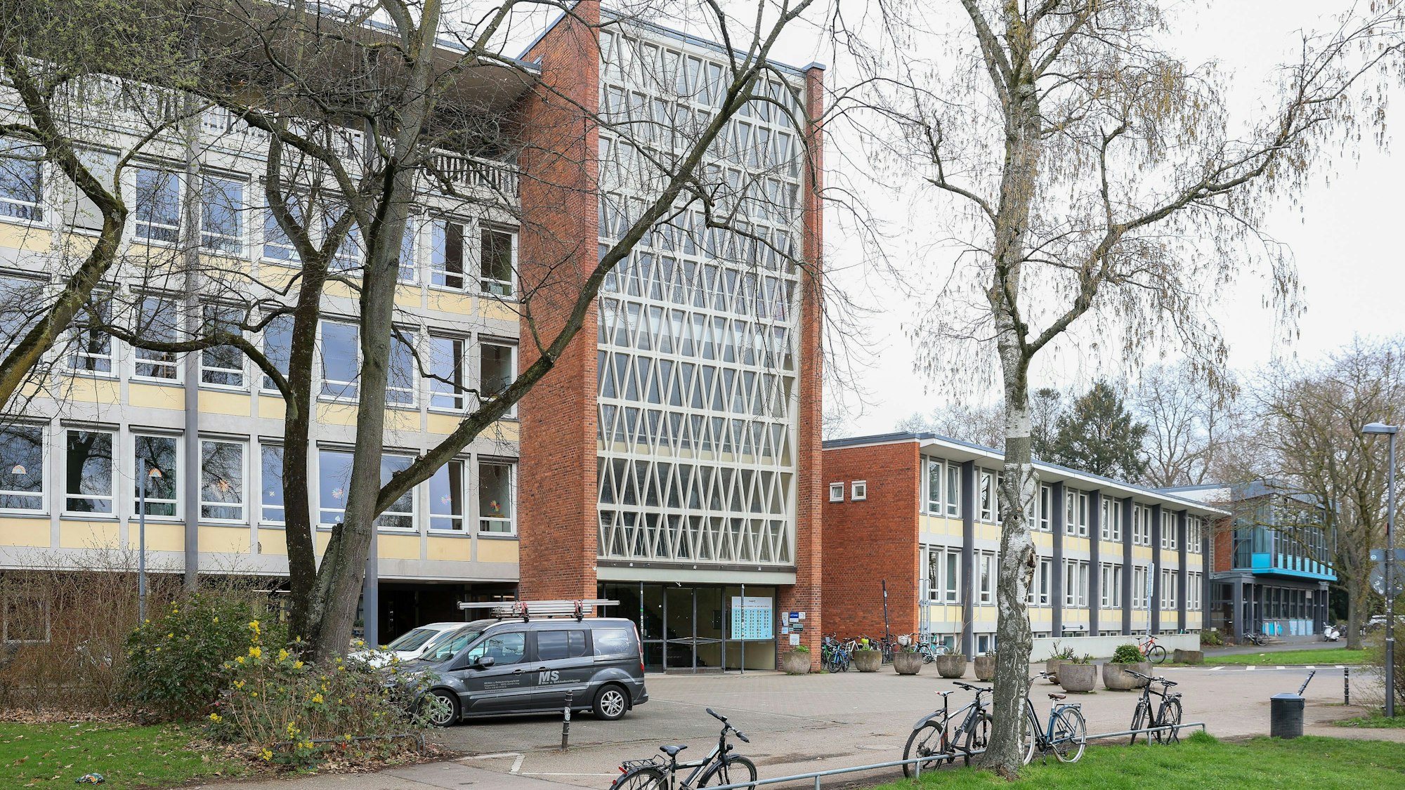 19.03.2024, Köln: Außenansicht des Gymnasiums Kreuzgasse.
Foto: Michael Bause