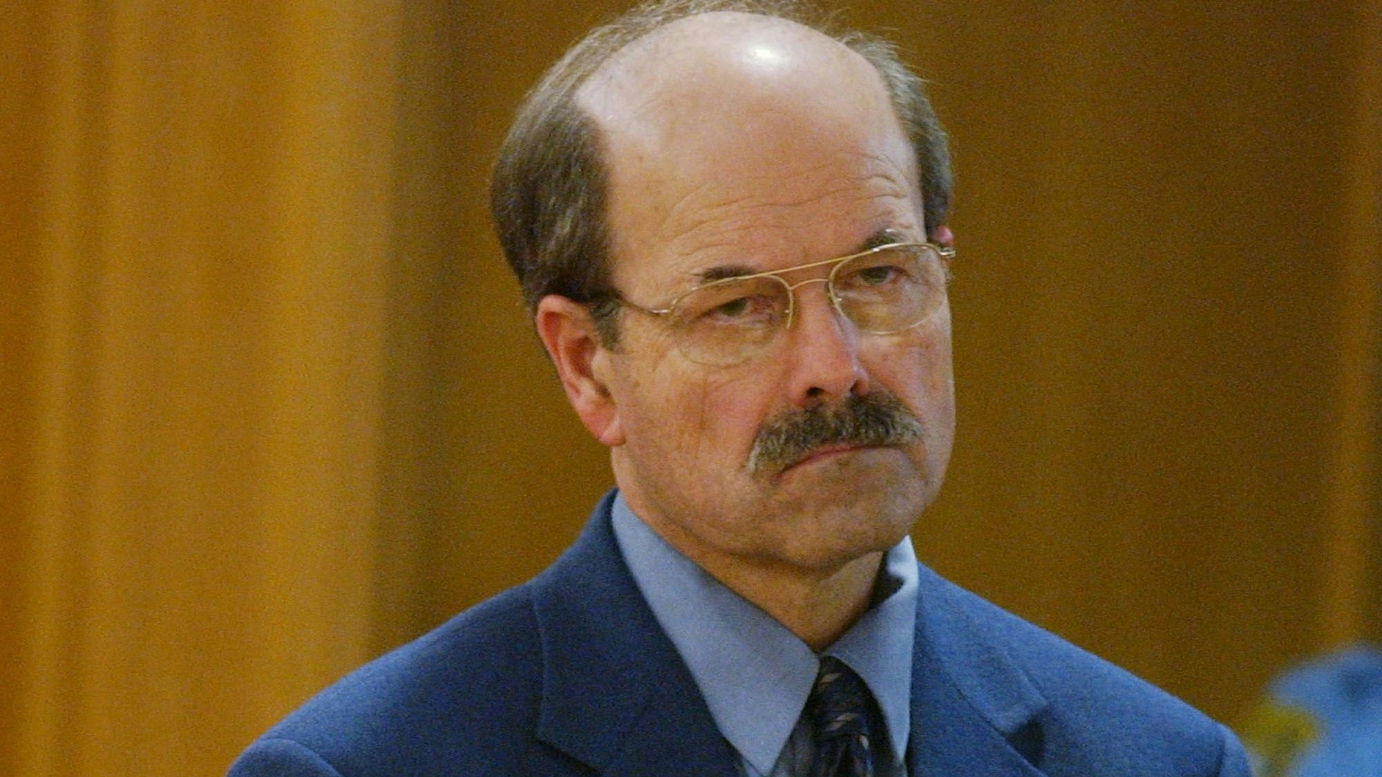 Dennis Rader, der „BTK-Killer“, bei seiner Gerichtsverhandlung im Jahr 2005. (Archivbild)
