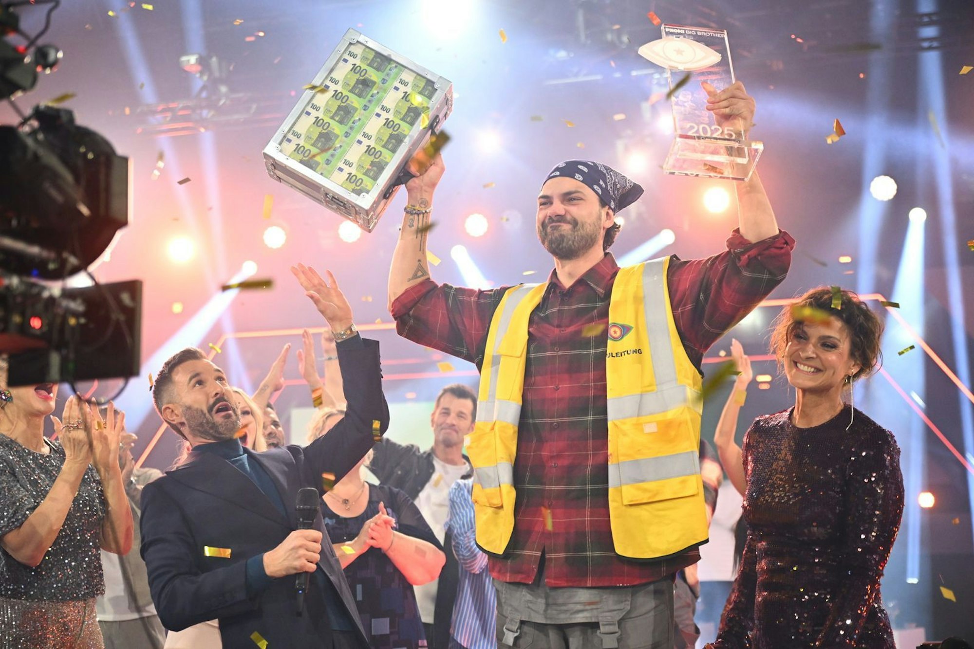 Damit hätte am Anfang wohl niemand gerechnet: Jimi Blue Ochsenknecht holte sich den Sieg bei „Promi Big Brother“ 2025. (Bild: Joyn/ Willi Weber)
