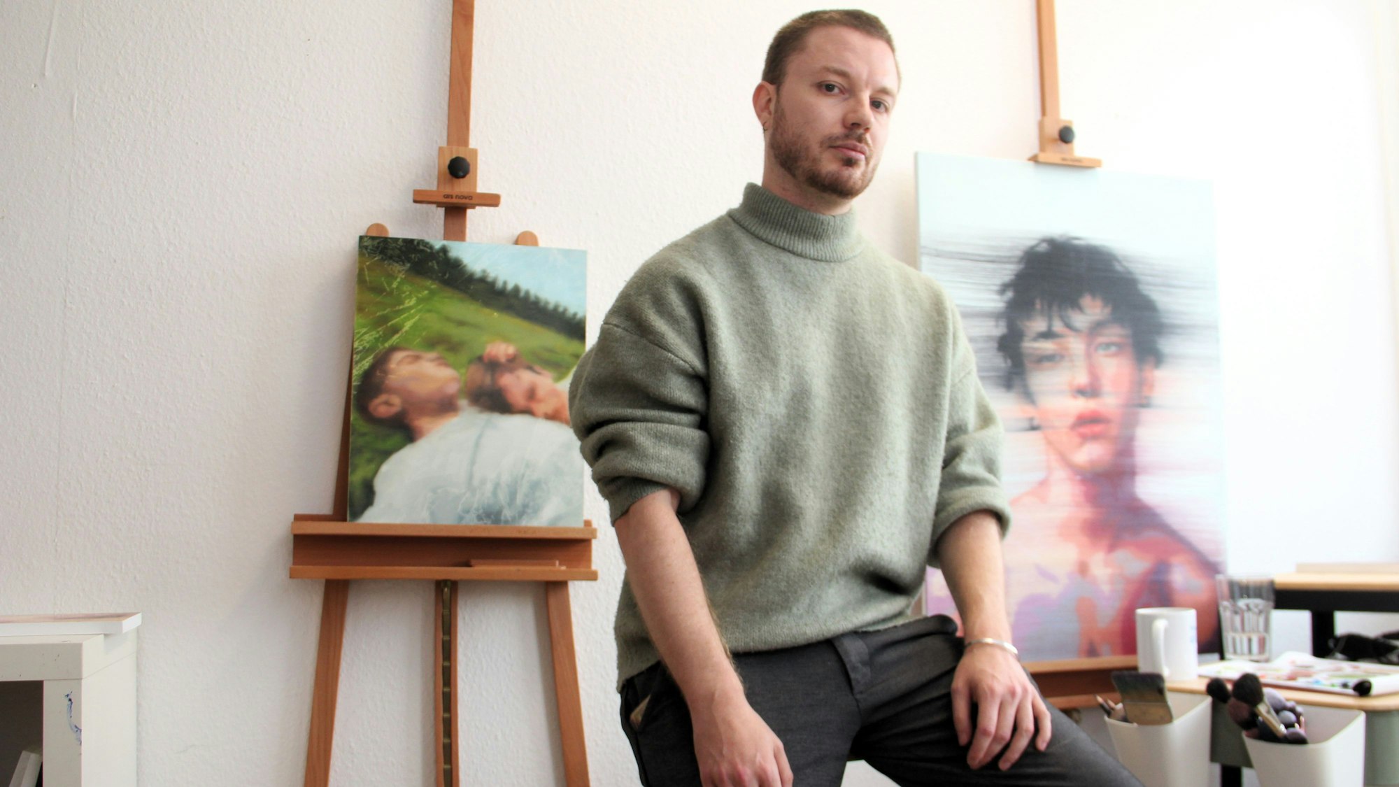 Lukas Moll schafft in seinen Portraits Raum für Ängste, Hoffnungen und Sehnsüchte.
