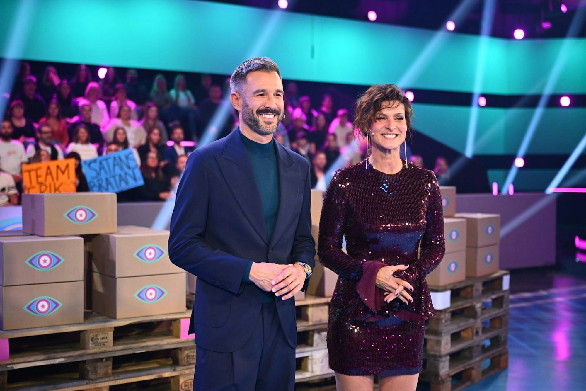 Marlene Lufen und Jochen Schropp führten durch das Finale von „Promi Big Brother“ 2025. (Bild: Joyn/Willi Weber)
