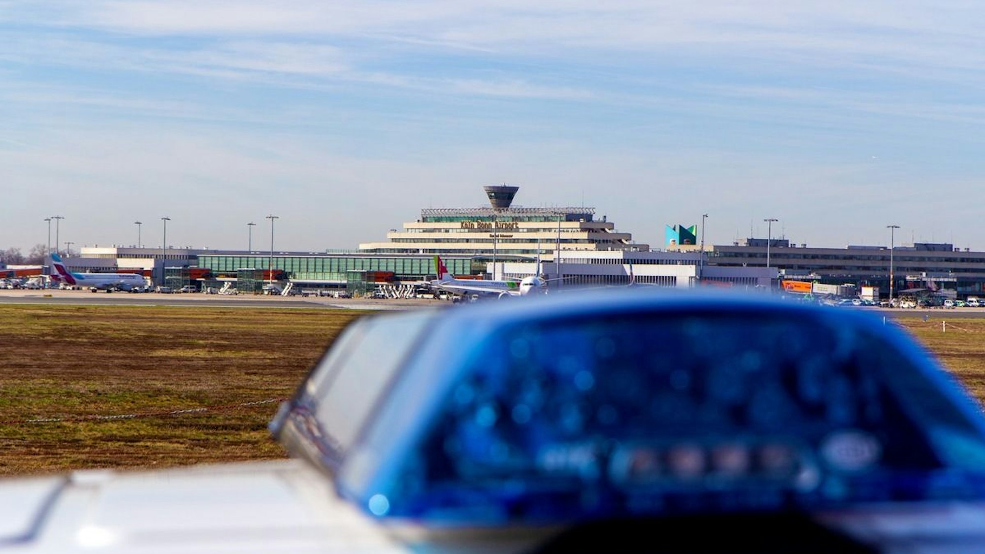Ein Fahrzeug der Bundespolizei am Flughafen Köln/Bonn.