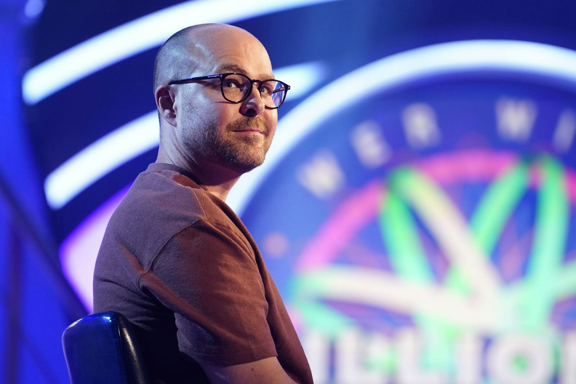 Dass der Zusatzjoker RTL als Kontrapunkt zum „Bildungsfernsehen“ sah, kränkte Jauch. Doch der Joker sorgte dafür, dass Max Oehl 32.000 Euro erspielte. (Bild: RTL / Stefan Gregorowius)