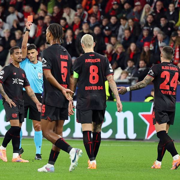 21.10.2025, xrekx, Fussball UEFA Champions League, Bayer 04 Leverkusen - Paris St. Germain PSG v.l. Robert Andrich Bayer 04 Leverkusen hat Rote Karte erhalten, Received a red card DFL/DFB REGULATIONS PROHIBIT ANY USE OF PHOTOGRAPHS as IMAGE SEQUENCES and/or QUASI-VIDEO Leverkusen *** 21 10 2025, xrekx, Football UEFA Champions League, Bayer 04 Leverkusen Paris St Germain PSG v l Robert Andrich Bayer 04 Leverkusen has received a red card, Received a red card DFL DFB REGULATIONS PROHIBIT ANY USE OF PHOTOGRAPHS as IMAGE SEQUENCES and or QUASI VIDEO Leverkusen