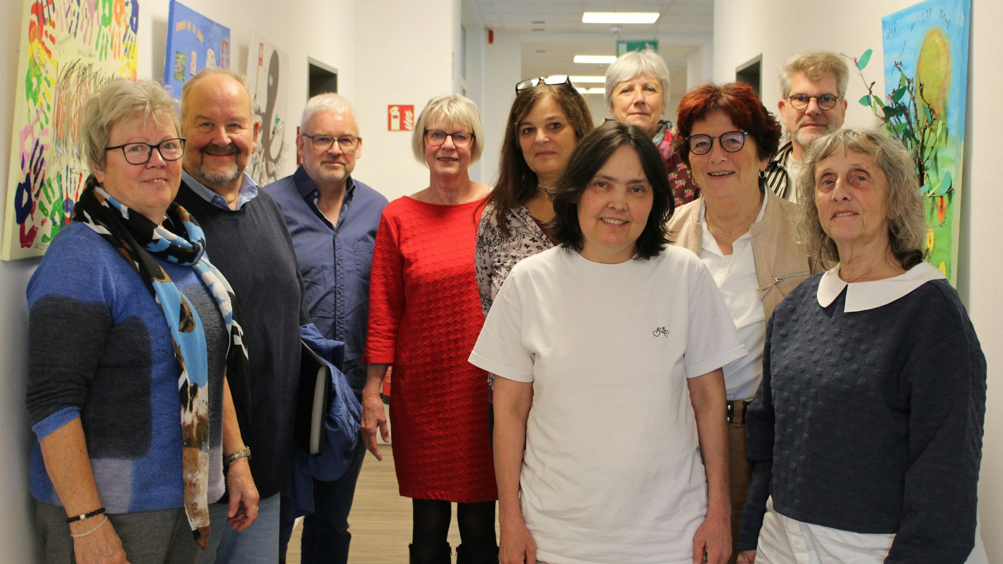 V.l.n.r. Helga Bogdanski, Franz Burger, Udo Richert (Lotsenpunkt Königswinter), Hedi Lückerath (Siegburg), Petra Röger (Lohmar), Judith Haneke (Siegburg), Claudia Gabriel (Rhein-Sieg-Kreis), Barbara Köllmann (Sankt Augustin), Detlev Cosler (Bad Honnef) und Maria Coenen (Lohmar).
