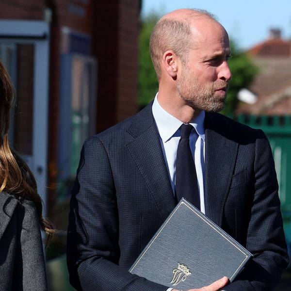 Prinzessin Kate und Prinz William schauen zur Seite.