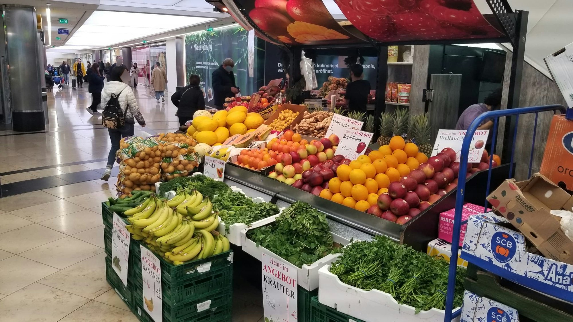 Blick auf die Fruit Word-Filiale in der Neumarkt-Galerie.