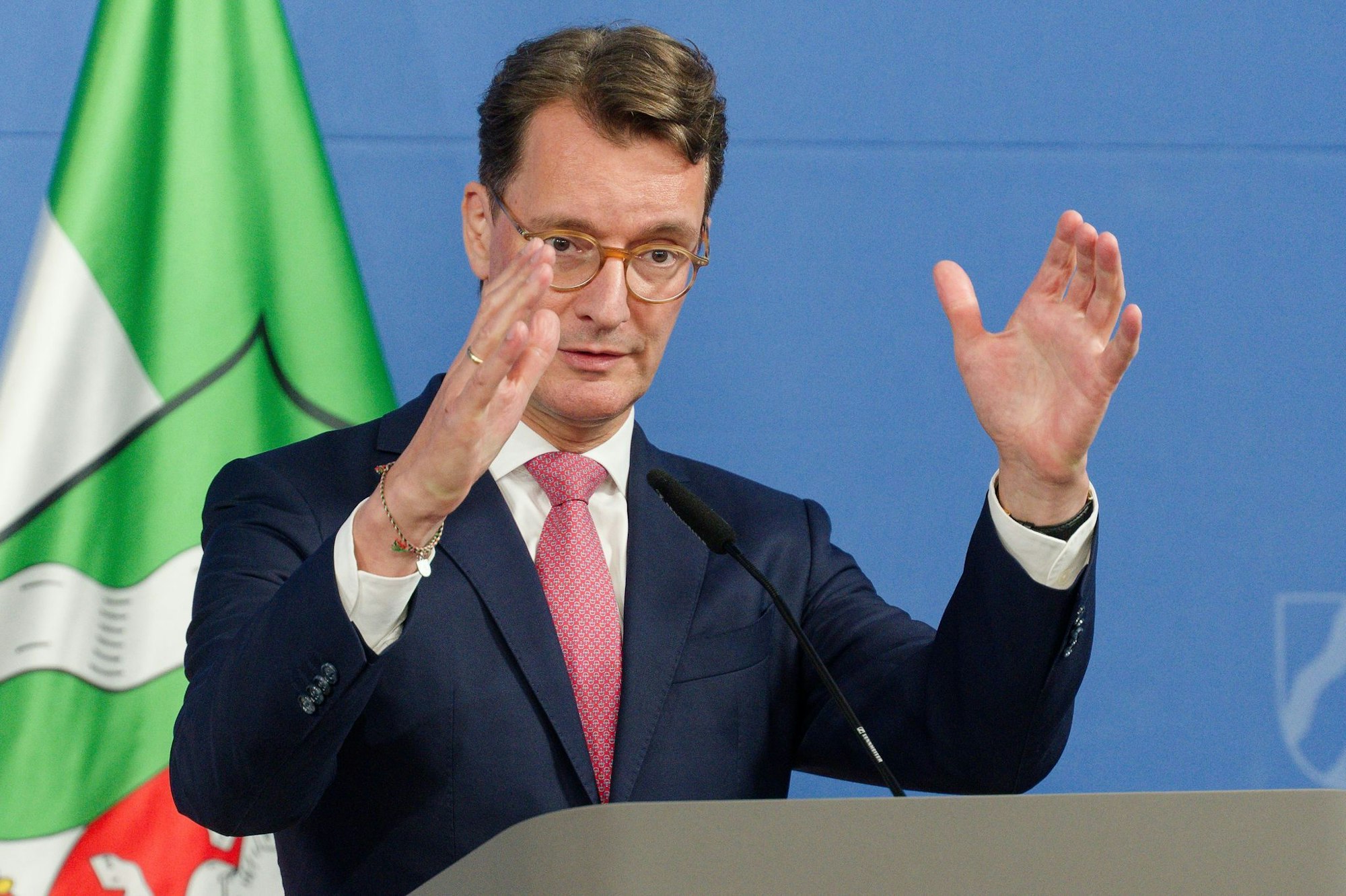 Nordrhein-Westfalens Ministerpräsident Hendrik Wüst (CDU) stellte das größte Investitionspaket der Landesgeschichte vor.