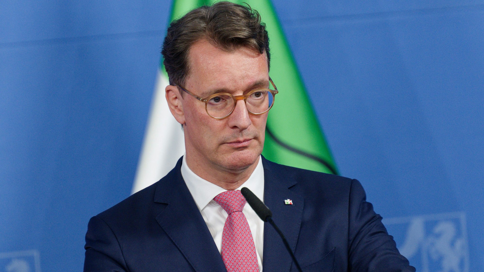 NRW-Ministerpräsident Hendrik Wüst (CDU) stellt den „NRW-Plan für gute Infrastruktur“ vor.